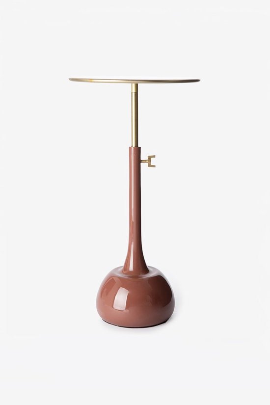 Donkerrode bijzettafel met een ronde voet, een goudkleurige stang en een verstelbare goudkleurige schroef.