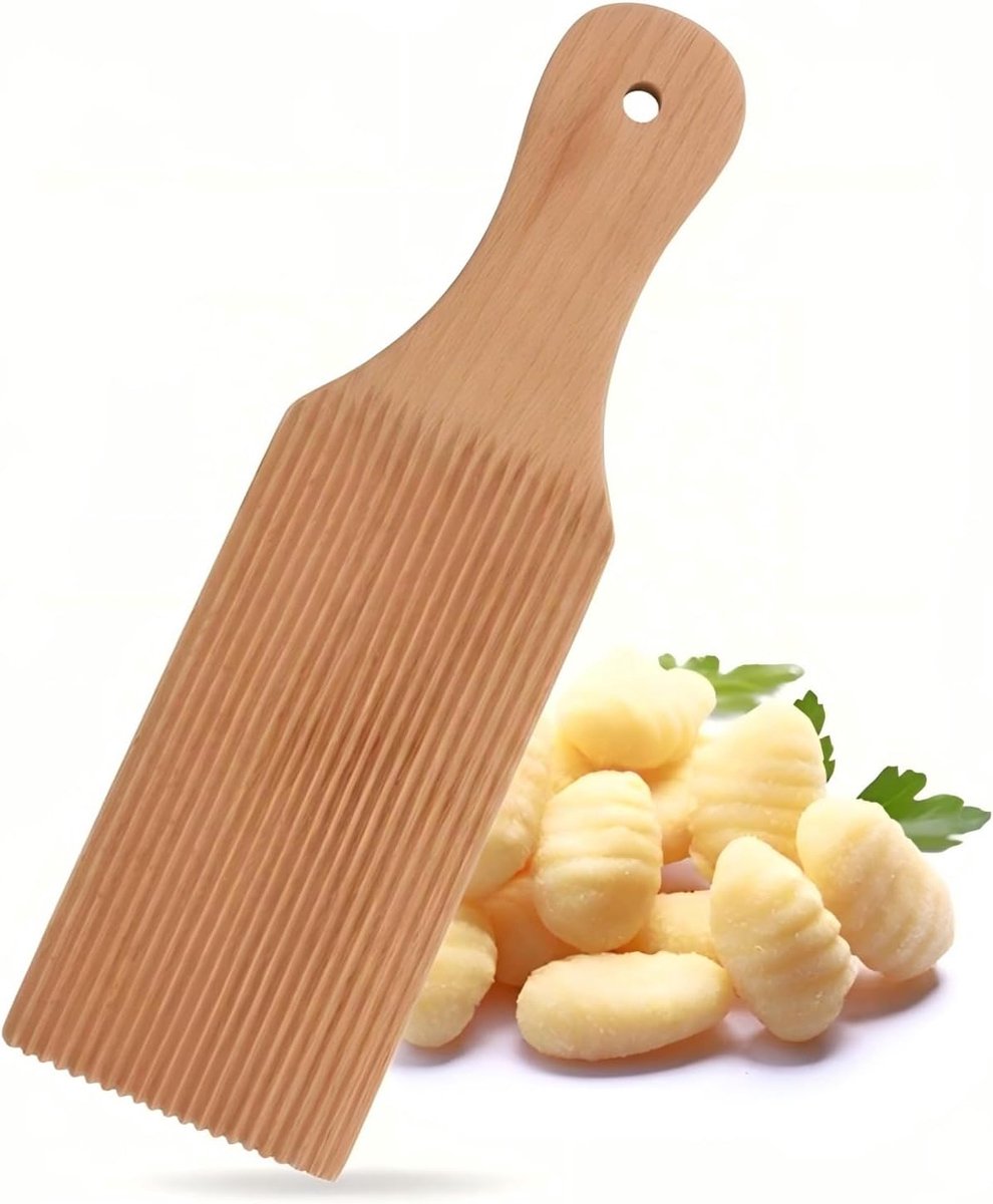 knoedelplank van beukenhout met geribbelde groeven, voor zelfgemaakte knoedels, knoedelplank met gedetailleerde groeven voor