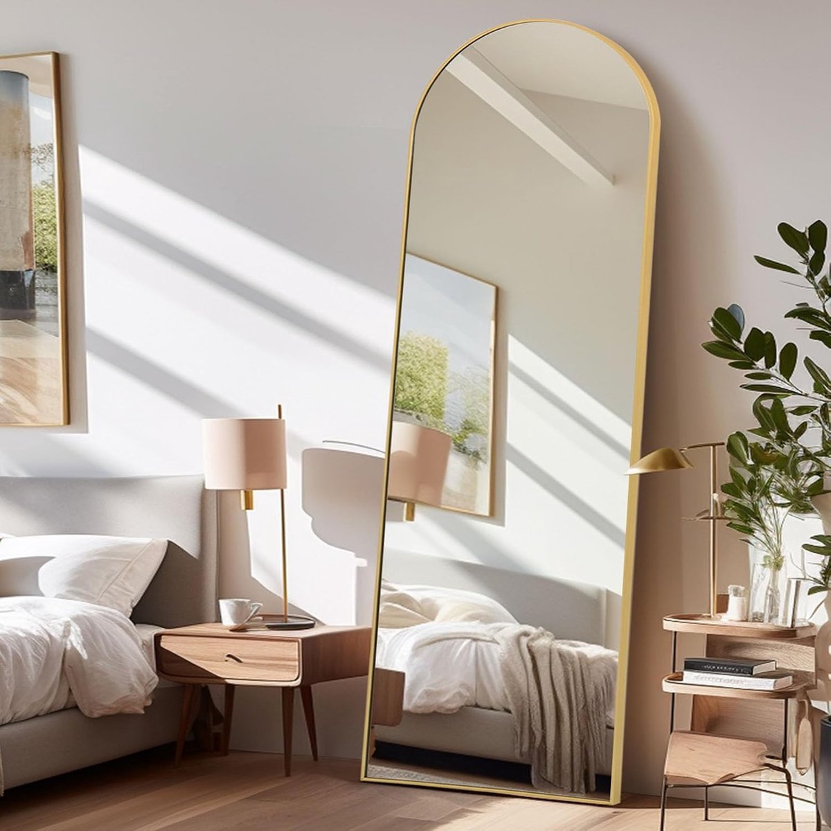 Spiegel over heel de lengte, vrijstaande vloerspiegel voor de slaapkamer, woonkamer en entree, ideaal voor elke ruimte, goudkleurig boogframe, 161 x 52 cm