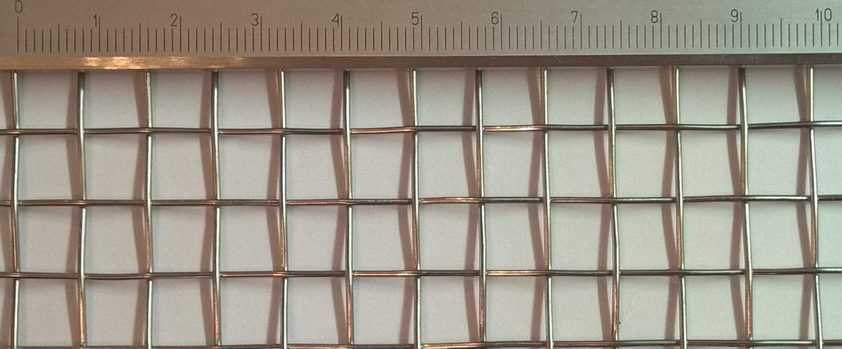Stalen draadgaas met 8 mm maaswijdte, 1 mm Draaddikte. 1 x 60 cm.