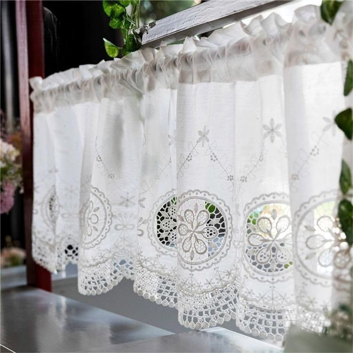 Vitragegordijn met katoenen borduurwerk, bloemen en kanten rand, landelijke stijl, bistrogordijn met stangdoortrek, 1 stuk, wit, HxB 70x150cm