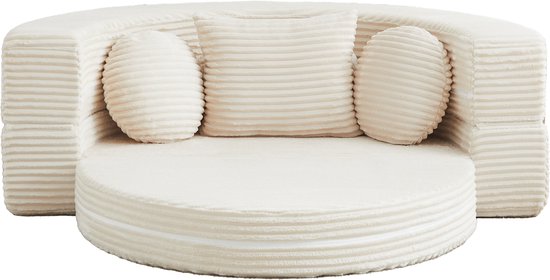 Fauteuil beige van ribfluweel met ronde en vierkante kussens.