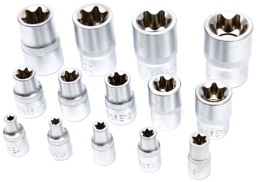 Een verzameling van 14 zilverkleurige Torx-doppen.