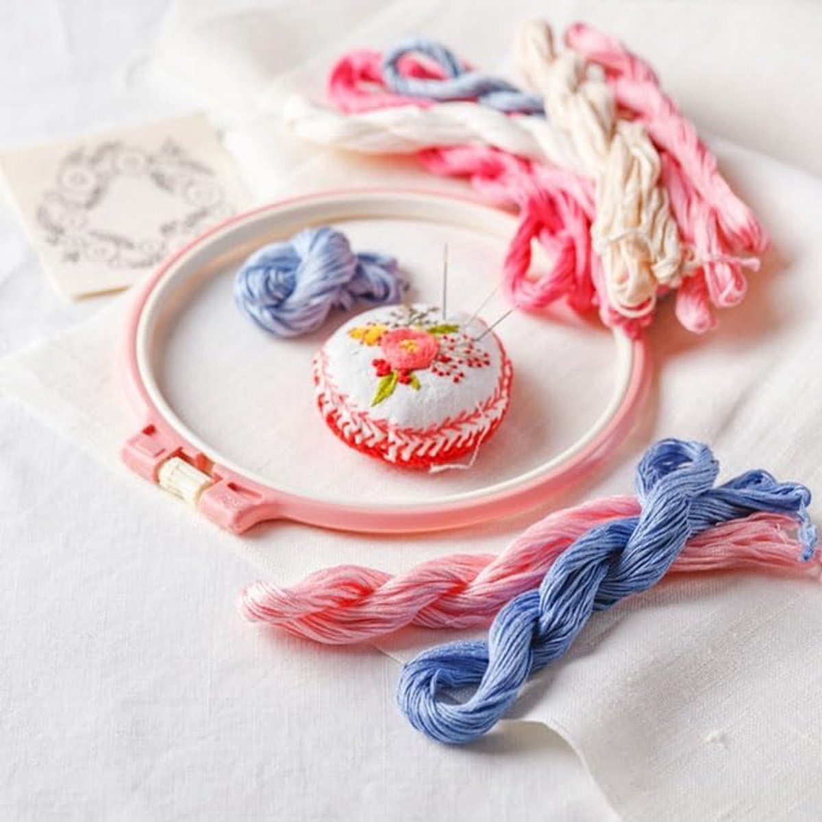 14-delige Set Zwart Borduurgaren - Hoge Kwaliteit Polyester Draad voor Borduren, Vriendschapsarmbanden en DIY Projecten