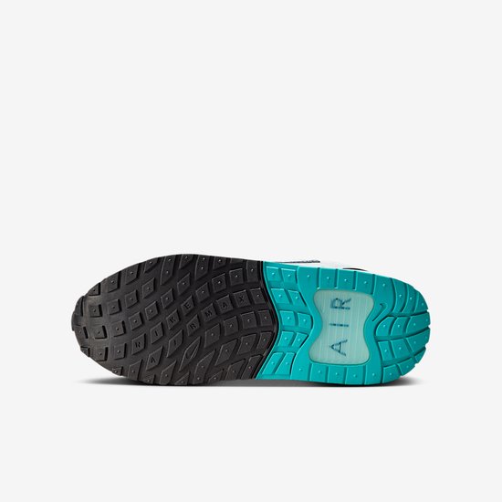 Onderaanzicht van de zool met zwart profiel en turkooise gedeelte met Air-tekst en Nike-logo.