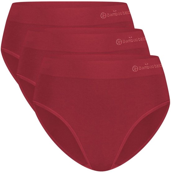 Drie donkerrode naadloze slips van Bamboo Basics met het merklogo op de elastische tailleband.