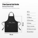 Afmetingen van een zwart schort: lengte 90 cm, breedte 70 cm, zakken 5x20 cm. Gemaakt van 80% polyester, 20% katoen.