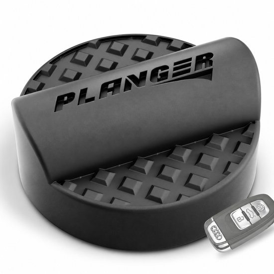 Zwart PLANGER rubberen autokrik pad met ruitvormig profiel en "PLANGER"-logo. Een autosleutel ligt ernaast.