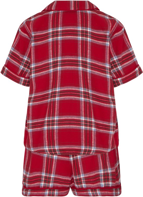 Rode pyjamaset met ruitpatroon, bestaande uit een hemd met korte mouwen en een bijpassende short.