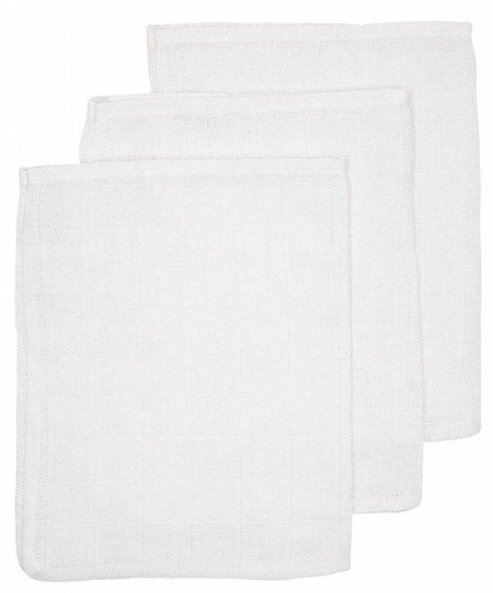 Een set van drie witte, vierkante hydrofiele luiers met een lichte katoenstructuur.