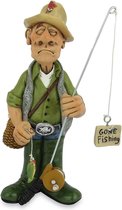 Grappige beroepen beeldje sportvisser met hengel gone fishing- afmeting 17.5 cm de komische wereld van karikatuur beeldjes – komische beeldjes – geschenk voor – cadeau -gift -verja