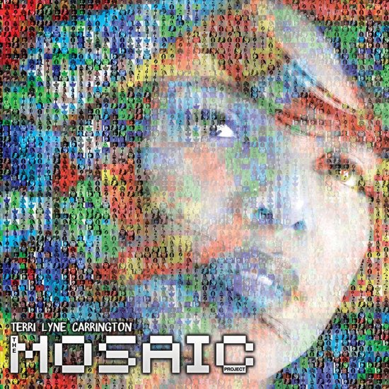 Mozaïekportret van Terri Lyne Carrington opgebouwd uit talloze kleine gezichten, met de tekst The Mosaic Project.