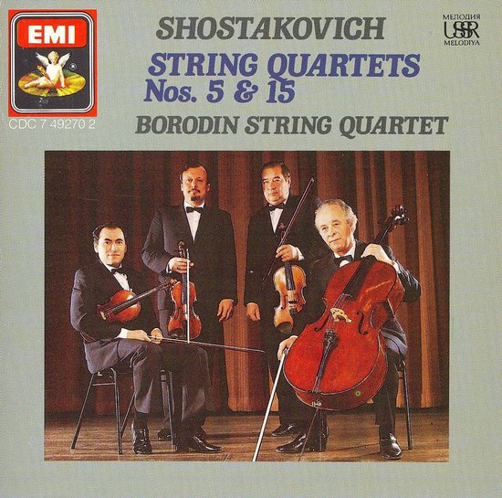 CD-hoes met de tekst 'Shostakovich String Quartets Nos. 5 & 15 Borodin String Quartet'. Vier mannen in pak poseren met hun instrumenten.