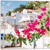 Tuinposter – Roze Bloemen in Wit Dorpje - 50x50cm Foto op Tuinposter  (wanddecoratie voor buiten en binnen)