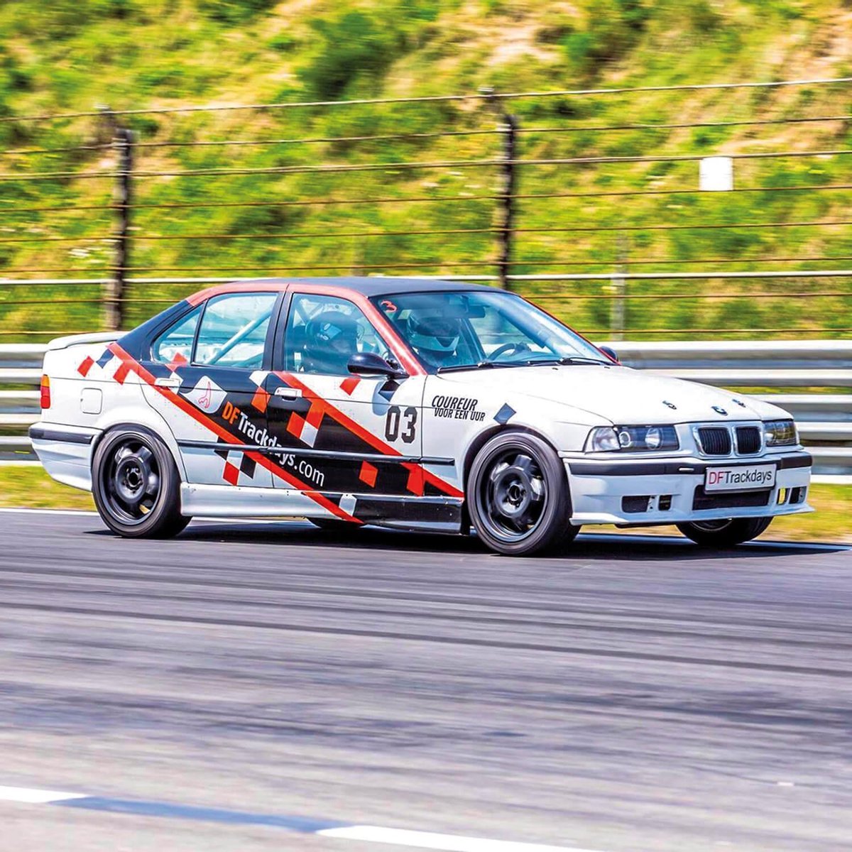 Bongo Bon - CIRCUITDAG EN 1 RONDE ALS PILOOT IN EEN BMW 325I - Cadeaukaart cadeau voor man of vrouw