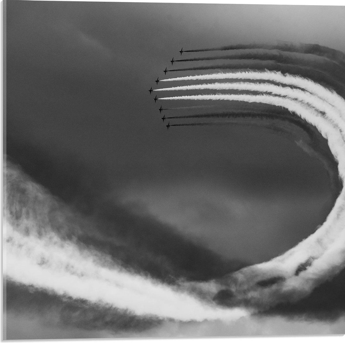 KuijsFotoprint Acrylglas - Vliegshow met Rook (zwart/wit) - 50x50cm Foto op Acrylglas (Wanddecoratie op Acrylglas)