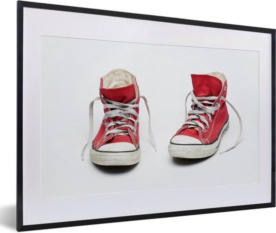 Foto in lijst - Rode hoge sneakers fotolijst zwart met witte passe partout  40x60 60x40 | bol.com
