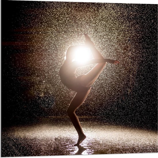 Dibond - Ballet Meisje in de Regen - 80x80cm Foto op Aluminium (Met Ophangsysteem)