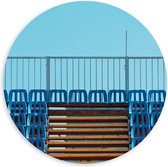Forex Wandcirkel - Tribune met Blauwe Stoeltjes  - 100x100cm Foto op Wandcirkel (met ophangsysteem)