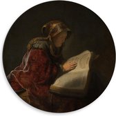 Dibond Wandcirkel - Oude meesters - Oude lezende vrouw, Rembrandt van Rijn, 1631 - 50x50cm Foto op Aluminium Wandcirkel (met ophangsysteem)