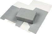 Kartonnen doos. lichtgrijs. H: 5 cm. L: 15.5 cm. B: 11 cm. 1 stuk