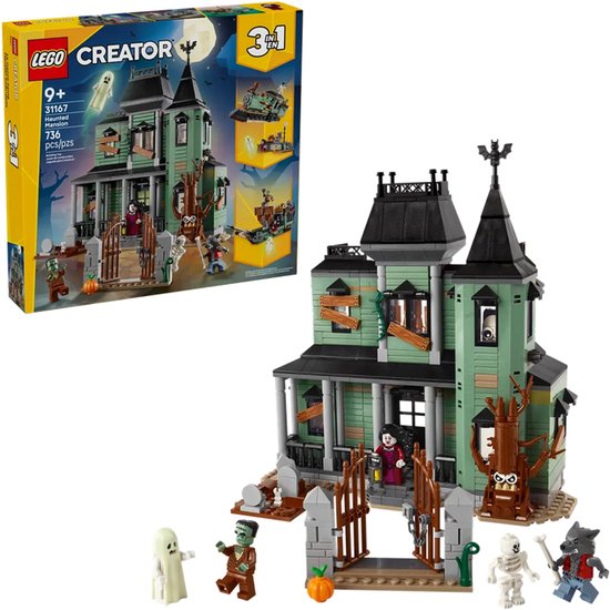 Une maison hantée verte avec des figurines de zombies, vampires, fantômes et un loup-garou.