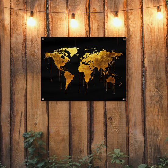 Tuinposter 80x60 cm - Tuindecoratie Wereldkaart - Goud - Druipen - Zwart - Poster voor in de tuin - Buiten decoratie - Schutting tuinschilderij - Tuindoek muurdecoratie - Wanddecoratie balkondoek