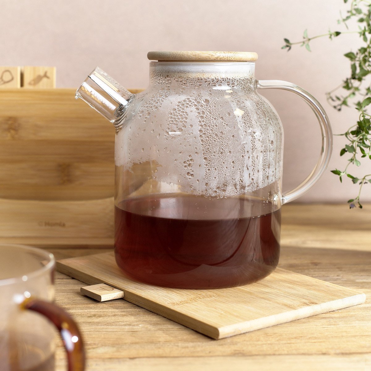 HOMLA Thee- en koffiepot met bamboe deksel – minimalistisch design, 1,8 L glas