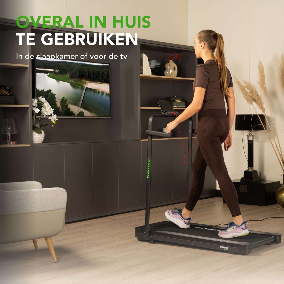Afbeelding 2 van Tunturi Cardio Fit T5 Loopband - Hardloopband met bluetooth - Wandelband- 14 programma's - Inklapbaar - Walking pad - Compact - 1 tot 8 km/u - EU veiligheid gecertificeerd - Incl Gratis app