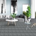 Grijze PVC-tegels met marmerlook op de vloer van een woonkamer.