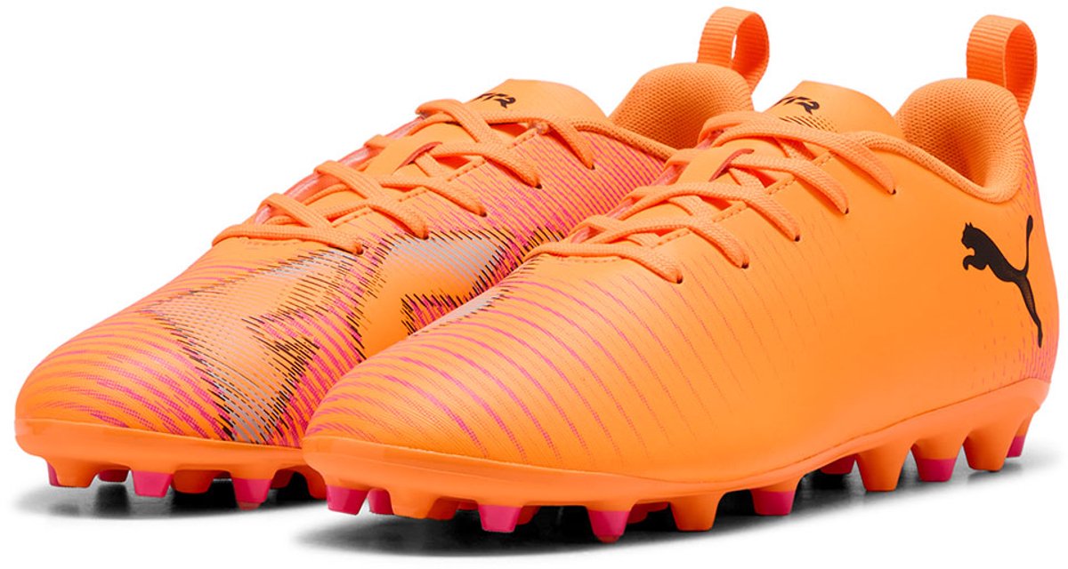 Puma Future 8 Play voetbalschoenen voor kinderen in oranje, EU 38, met synthetisch bovenwerk en lichtgewicht TPU-loopzool.