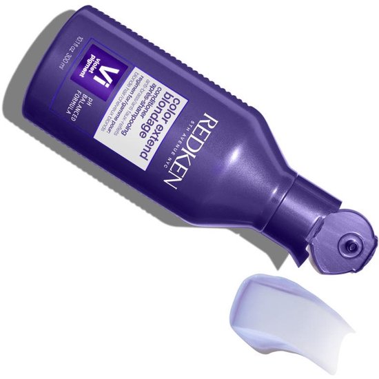 Bouteille de conditionneur violet Redken Color Extend Blondage avec un bouchon ouvert et une touche de conditionneur.