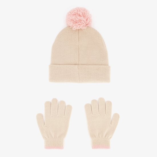 Beige gebreide muts met roze pompon. Beige handschoenen met roze boord.