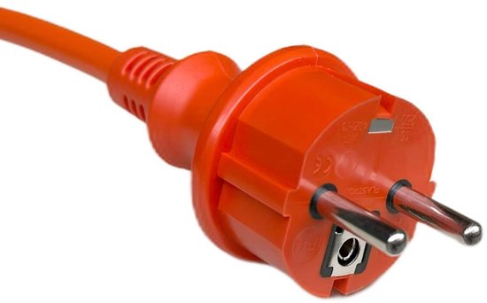 Oranje stekker met metalen pinnen en een oranje kabel.