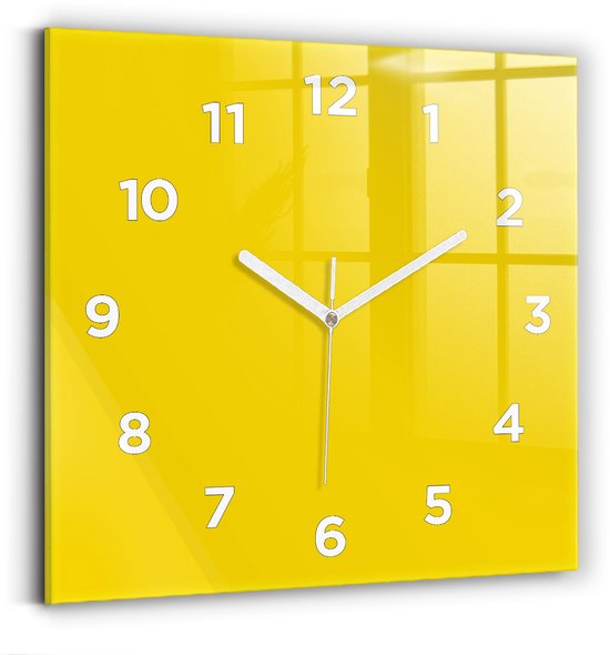 Elegante glazen wandklok in wit marmerlook met zwarte cijfers 30 cm