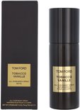 Zwarte doos en bruine spuitbus met gouden etiket: TOM FORD TOBACCO VANILLE ALL OVER BODY SPRAY 150 ML.