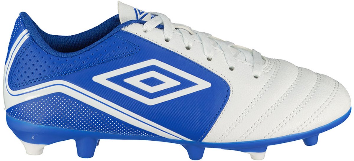 UMBRO Classico XII FG voetbalschoenen in blauw en wit, ontworpen voor comfort en prestaties op het veld, maat EU 38.