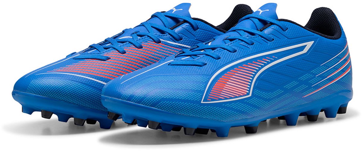 Puma Ultra 6 Play Mg voetbalschoenen in blauw, EU 44 1/2, met technisch mesh bovenwerk en lichtgewicht steunframe.