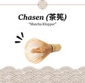 Bamboe chasen (matcha klopper) met een houten handvat. De 80 tanden zijn gebogen.