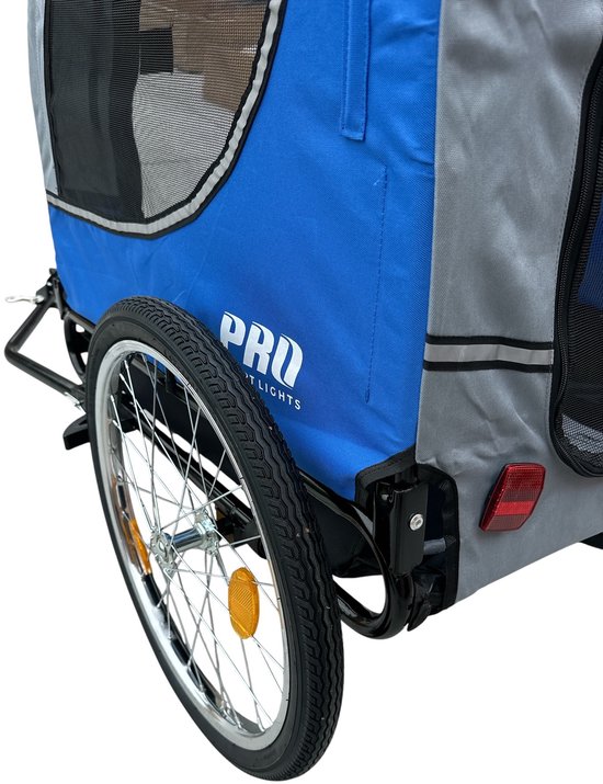 Zij-aanzicht van een blauwe hondenfietskar met "PRO SPORT LIGHTS" opdruk en wiel.