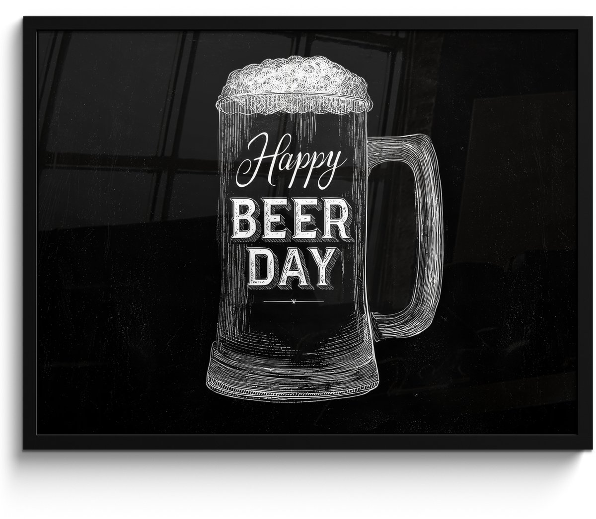 FrameYourWall Poster in lijst - Fotolijst 80x60 cm - Posters - Bierpul - Witte krijtletters - Happy beer day - Posterlijst zwart - Decoratie - Wanddecoratie woonkamer - Muurdecoratie slaapkamer Bierpul - Happy beer day