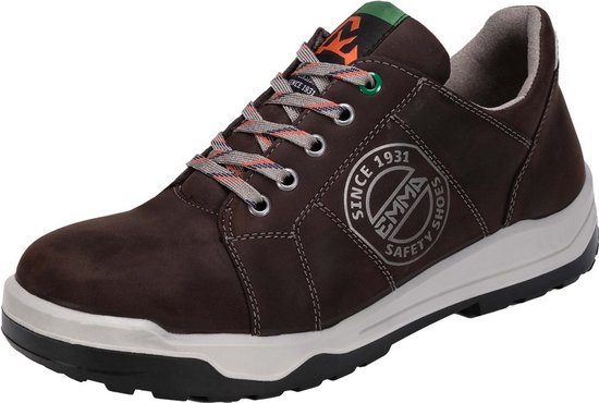Donkerbruine Emma veiligheidsschoen met witte zool en oranje/grijze veters. "SINCE 1931 EMMA SAFETY SHOES" logo op zijkant.