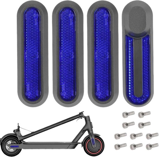 Vier blauwe reflectoren met grijze randen en schroeven naast een elektrische scooter.