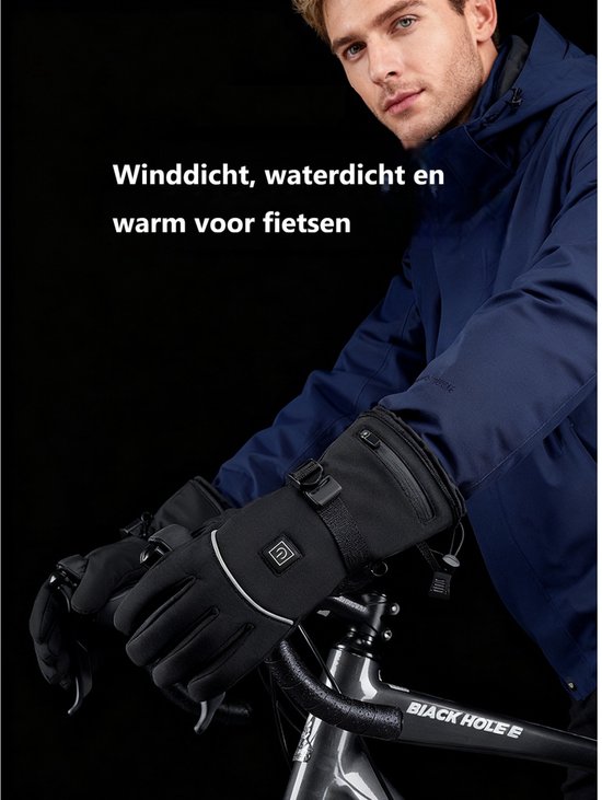 Man op een fiets met zwarte, winddichte en waterdichte verwarmde handschoenen. Tekst: "Winddicht, waterdicht en warm voor fietsen".