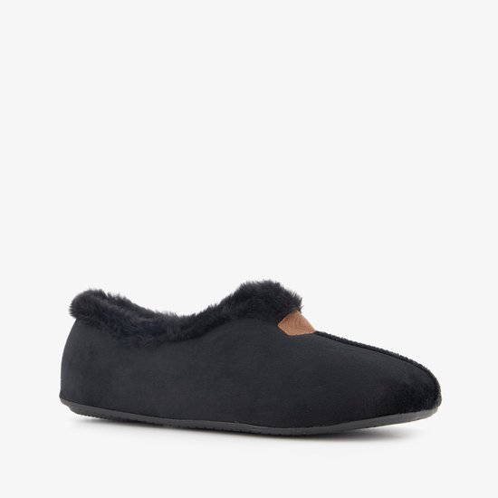 Zwarte pantoffel met bruine detail en zwarte bontrand.