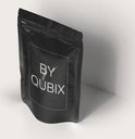 Emballage noir avec un cadre blanc et le texte 'BY Qubix'.