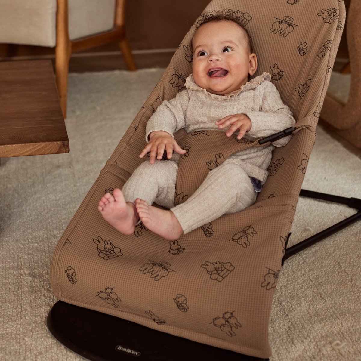 Ukje Hoes Wipstoelhoes geschikt voor BabyBjörn Wipstoel - Ter Vervanging Originele Baby Björn Hoes - Perfecte Pasvorm - Zacht katoen - Makkelijk Wasbaar - Taupe nijntje – foto 5