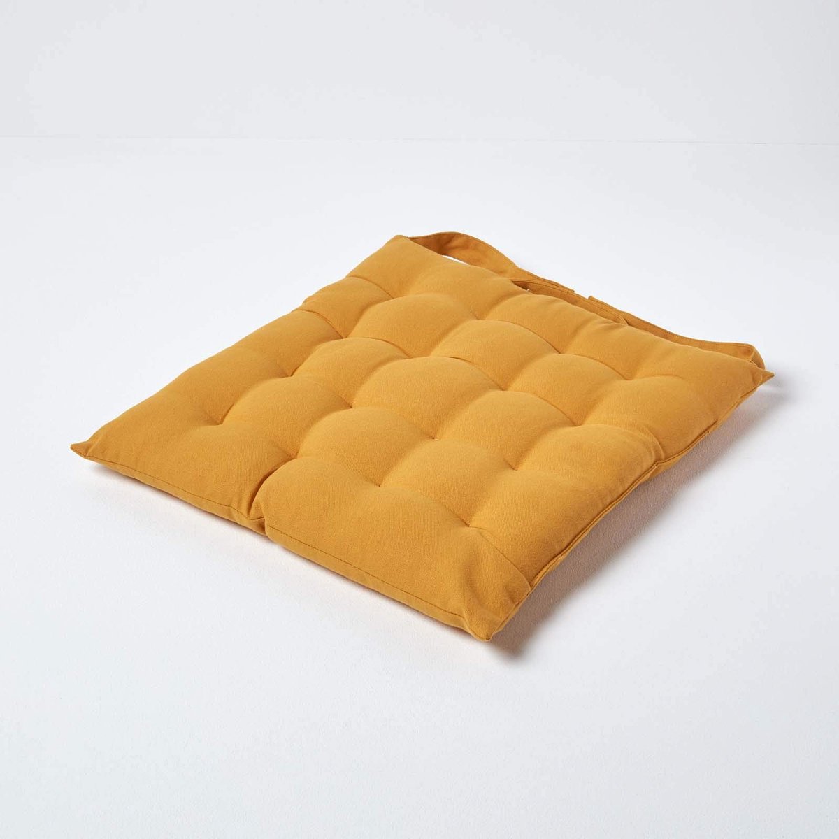 Homescapes stoelkussen – katoenen zitkussen – mosterdgeel – 40x40 cm – met lint – voor eetkamer & buitengebruik