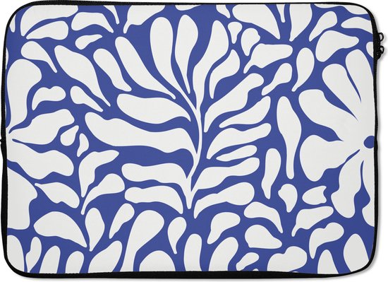 Laptophoes met een wit bloemenpatroon op een blauwe achtergrond.