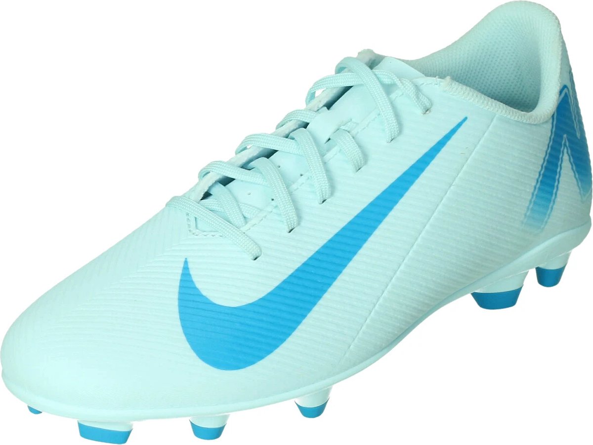 Nike Mercurial Vapor 16 Club FG voetbalschoenen in blauw met lichtblauwe details en stevige noppen voor grip op het veld.